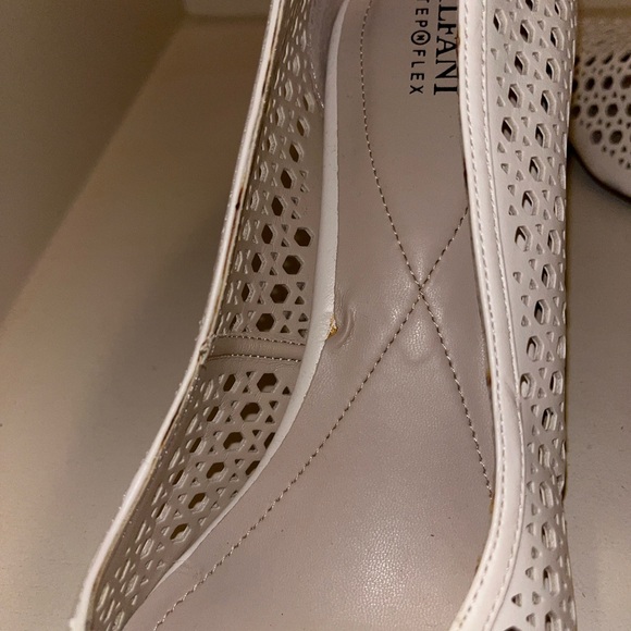 Alfani Sz. 11M white pumps. 3” heels. Perforated manmade materials. - Picture 8 of 8
